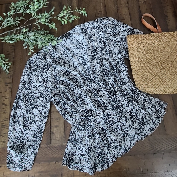 Banana Republic B & W Floral Blouse - Picture 3 of 7